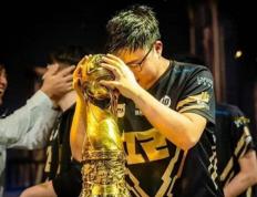 包含Rookie爆冷击败RNG，关键助攻引爆全场！的词条