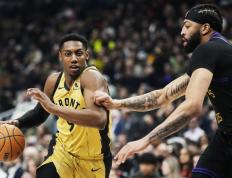 关于阿扎伦卡在湖人比赛中连败，逆转引发热议！的信息